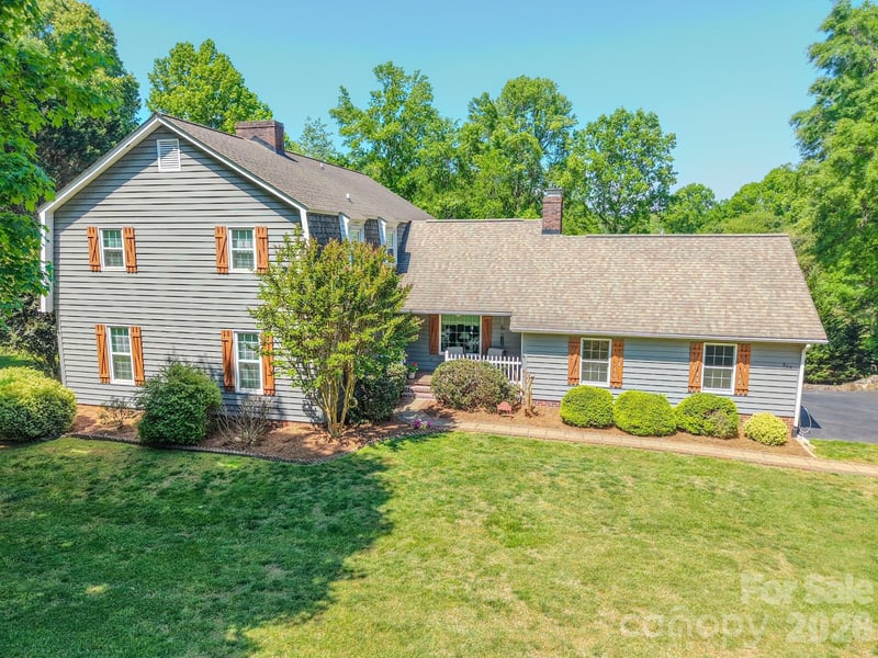 204 Brentwood Drive, Maiden, NC - 4 beds, 2.5 baths, 3,072 sqft - $465,000