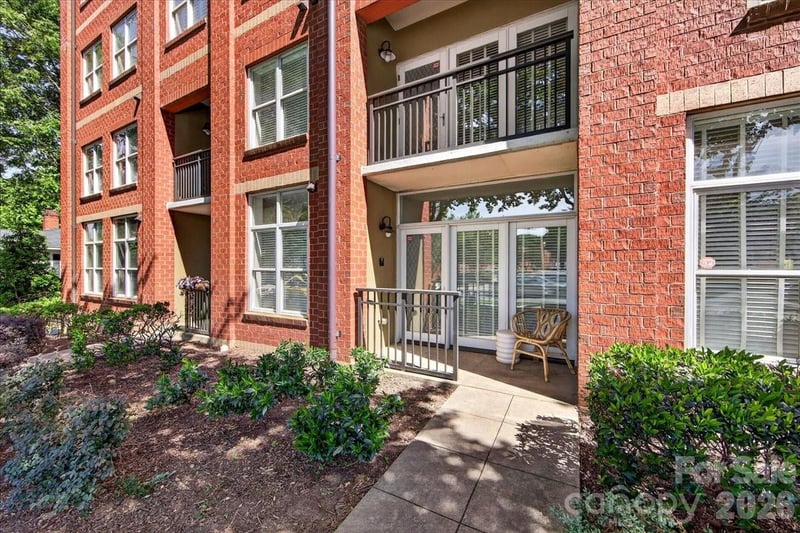 1320 Fillmore Avenue Apt 105, Charlotte, NC - 2 beds, 2.5 baths, 1,273 sqft - $499,000
