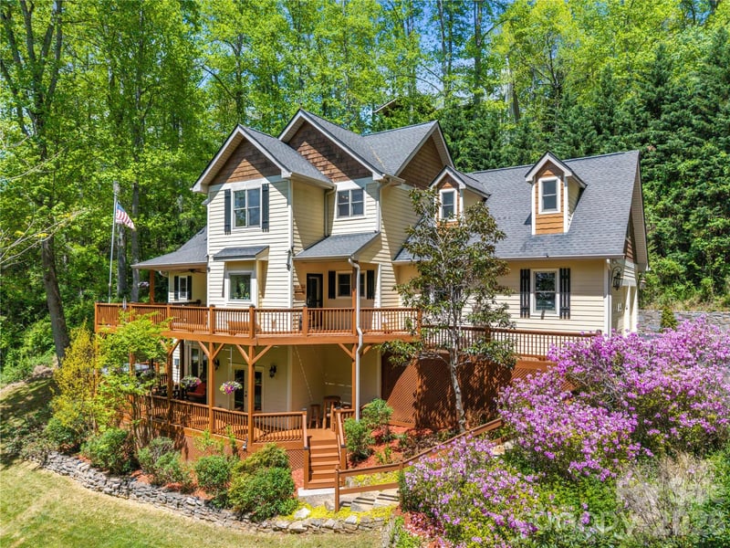 128 Churchill Downs Drive, Fairview, NC - 3 beds, 3.5 baths, 4,315 sqft - $1,140,000