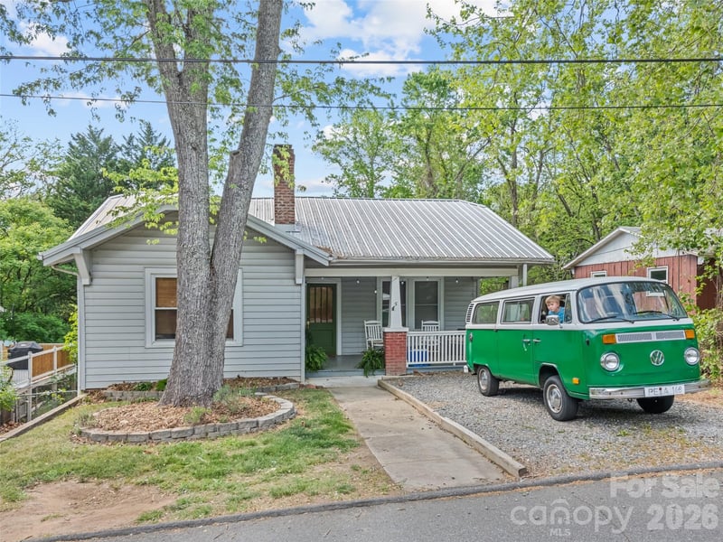 5 Main, Asheville, NC - 3 beds, 2 baths, 2,080 sqft - $517,000