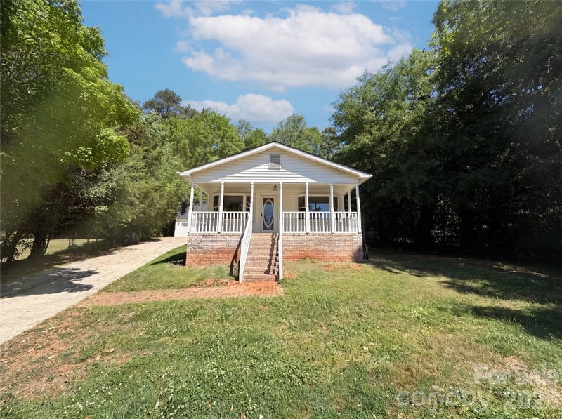411 Ewing Drive, Belmont, NC - 3 beds, 2 baths, 1,564 sqft - $317,000