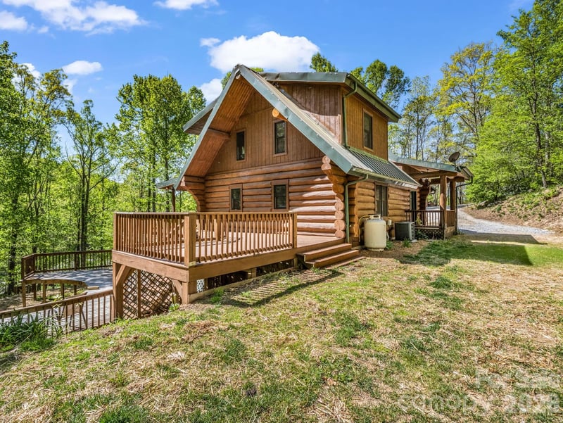 170 Old Mountain Pass, Hendersonville, NC - 3 beds, 2.5 baths, 2,263 sqft - $449,900