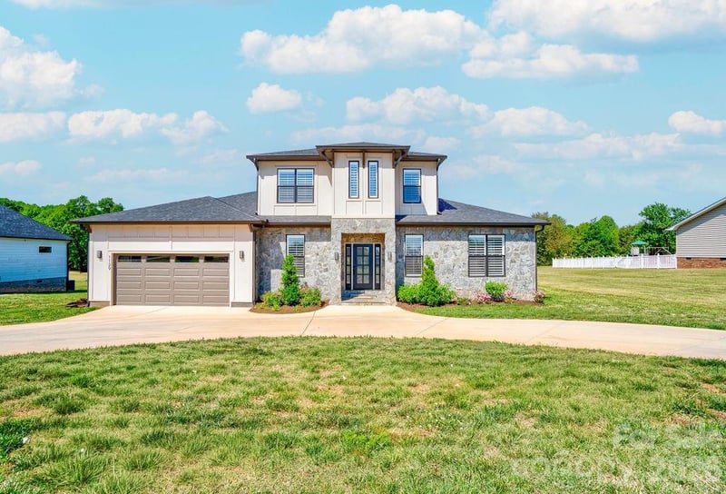 1129 Stony Point, Kings Mountain, NC - 3 beds, 3 baths, 2,298 sqft - $575,000