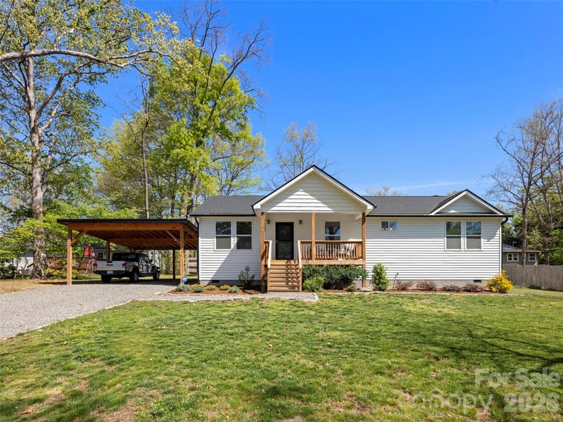 14 Avena Street, Black Mountain, NC - 3 beds, 2 baths, 1,405 sqft - $435,000