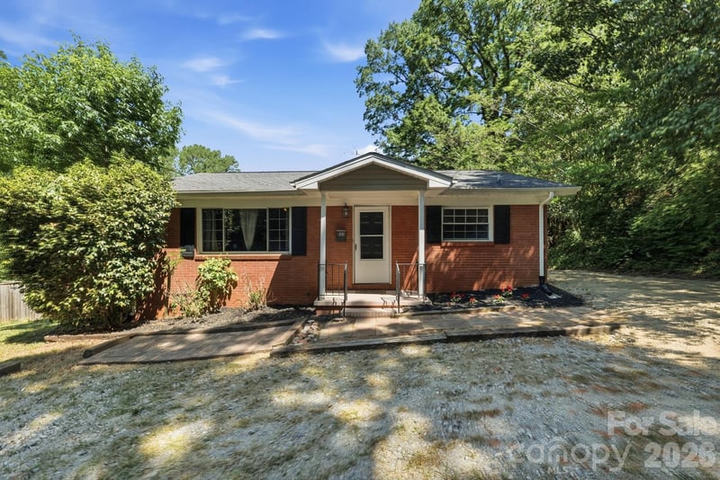 153 American Avenue NE, Concord, NC - 2 beds, 1 bath, 1,008 sqft - $209,900