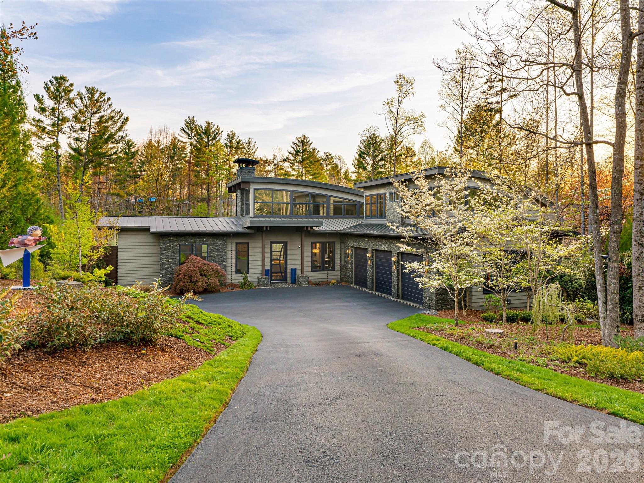 32 Brookline Drive, Asheville, NC. property listing photo