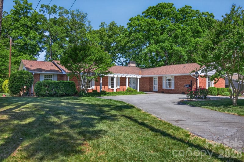 236 Richmond Road, Salisbury, NC - 5 beds, 3 baths, 3,200 sqft - $399,777