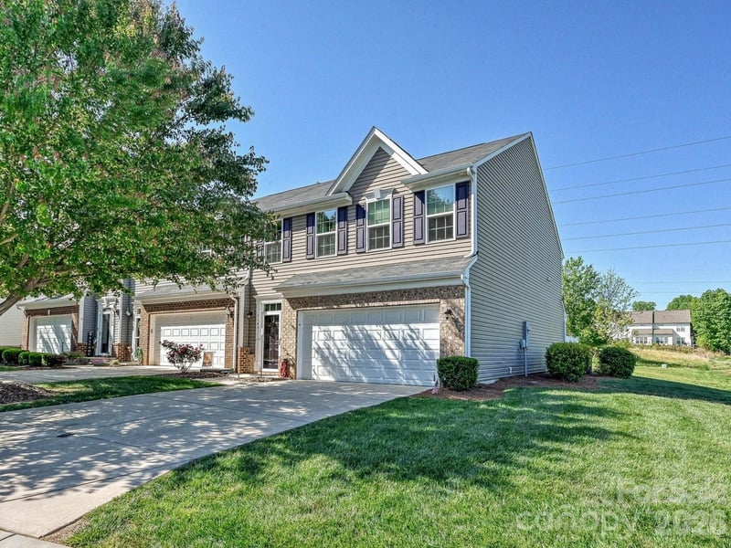 7142 Mariners Village Drive, Denver, NC - 3 beds, 2.5 baths, 1,849 sqft - $350,000