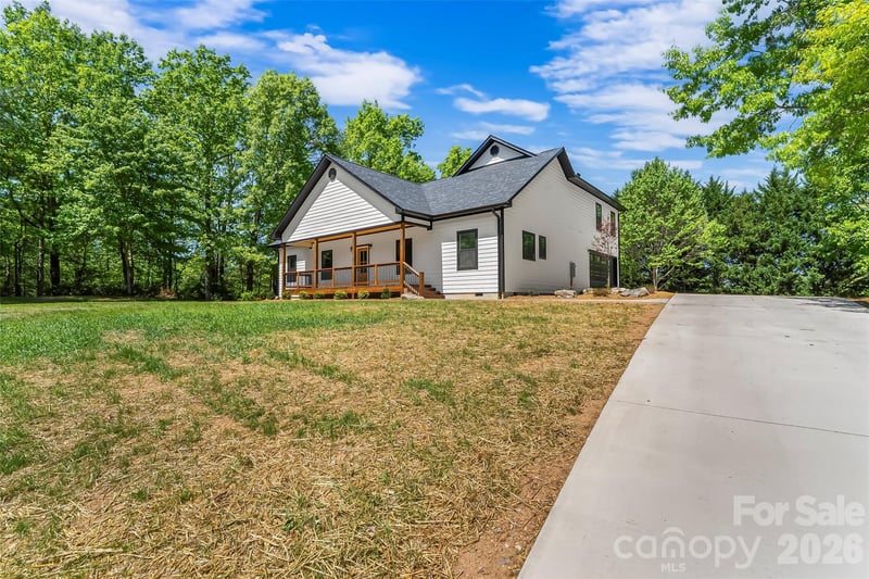 438 Plantation Drive, Marion, NC - 3 beds, 3 baths, 2,409 sqft - $699,000