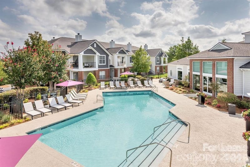 14325 Plantation Park Boulevard Dilworth W/Patio, Charlotte, NC - 1 bed, 1 bath, 829 sqft - $1,584