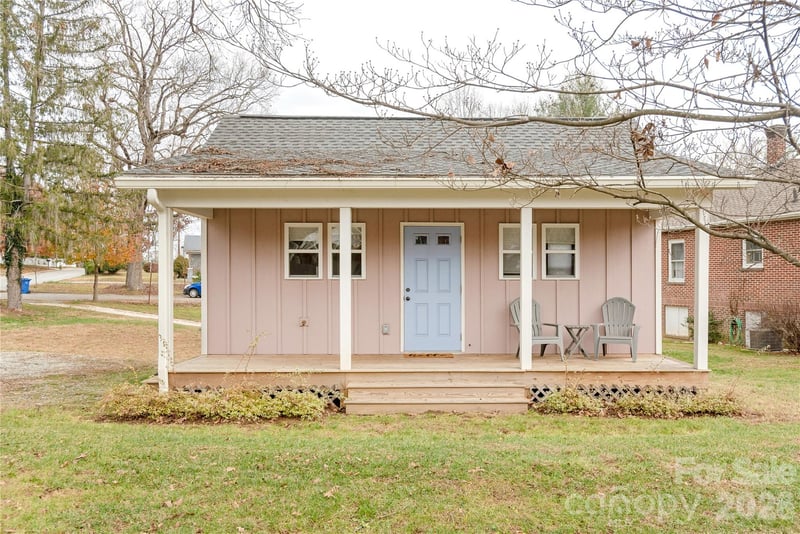 606 Ray Avenue, Hendersonville, NC - 1 bed, 1 bath, 384 sqft - $275,000