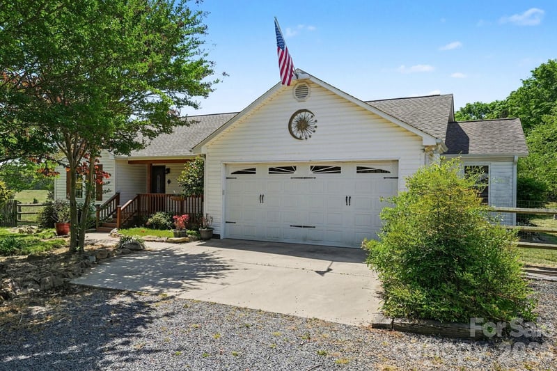 12820 Big Lick, Oakboro, NC - 3 beds, 2 baths, 1,578 sqft - $350,000