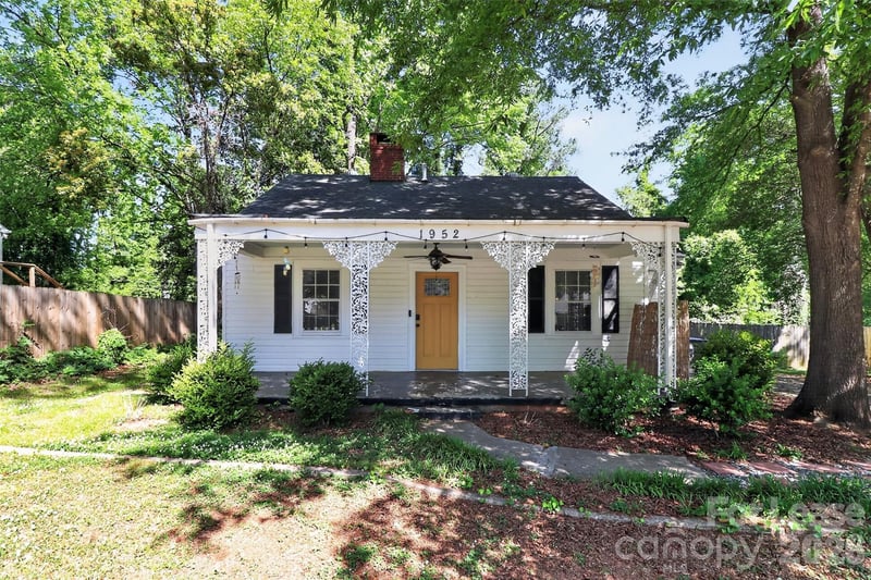 1952 Garibaldi Avenue, Charlotte, NC - 2 beds, 1 bath - $1,620
