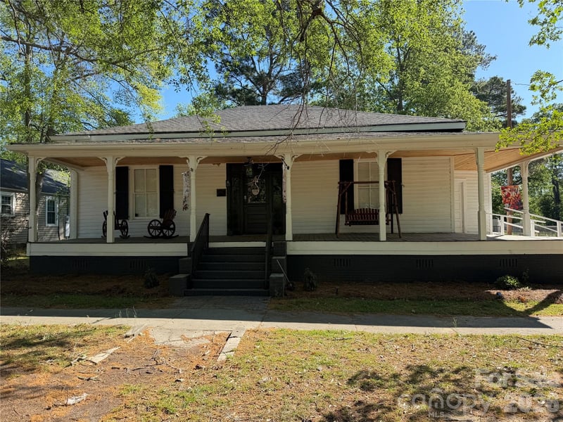 226 Huger, Cheraw, SC - 4 beds, 3 baths, 2,213 sqft - $350,000