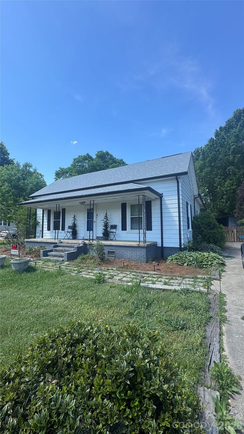 30 Selma Drive, Mooresville, NC - 3 beds, 2 baths, 1,423 sqft - $300,000