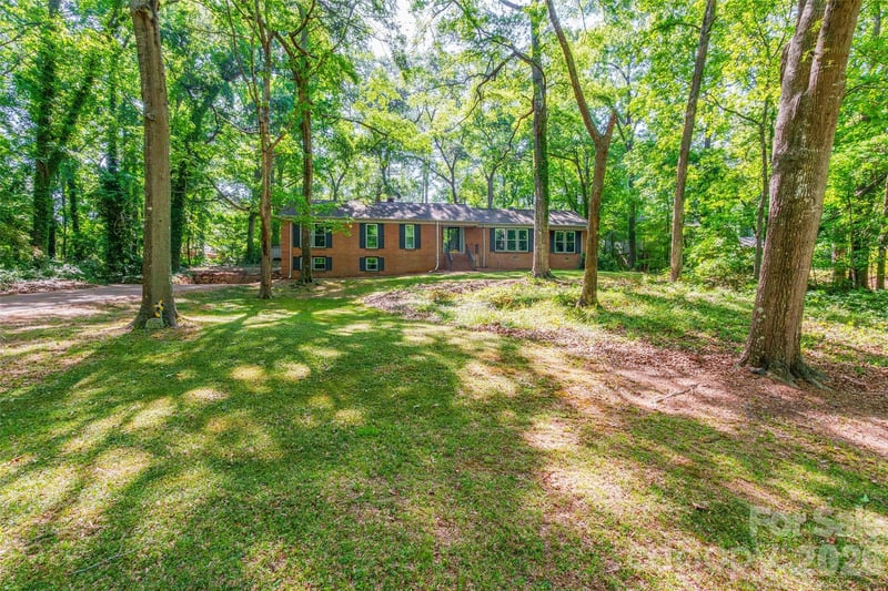 513 Mountainbrook, Lancaster, SC - 4 beds, 2 baths, 2,733 sqft - $294,900