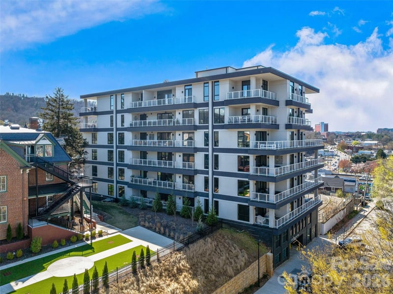 145 Biltmore Avenue Apt 602, Asheville, NC - 2 beds, 2 baths, 1,262 sqft - $1,150,000