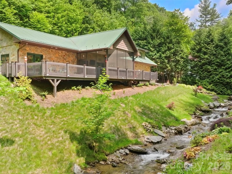 79 Ward Road, Maggie Valley, NC - 2 beds, 2 baths, 2,412 sqft - $724,900