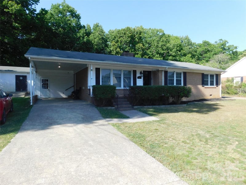 213 General J E Johnston, Stanley, NC - 3 beds, 2 baths, 1,437 sqft - $300,000