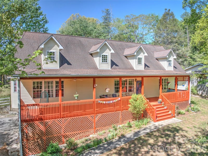 64 Wyoming, Asheville, NC - 5 beds, 4 baths, 3,700 sqft - $799,000