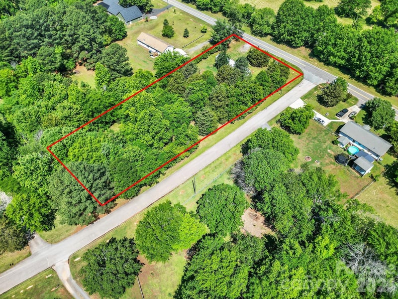 6067 Lake Wylie Road, Lake Wylie, SC - 3 beds, 2 baths, 980 sqft - $280,000