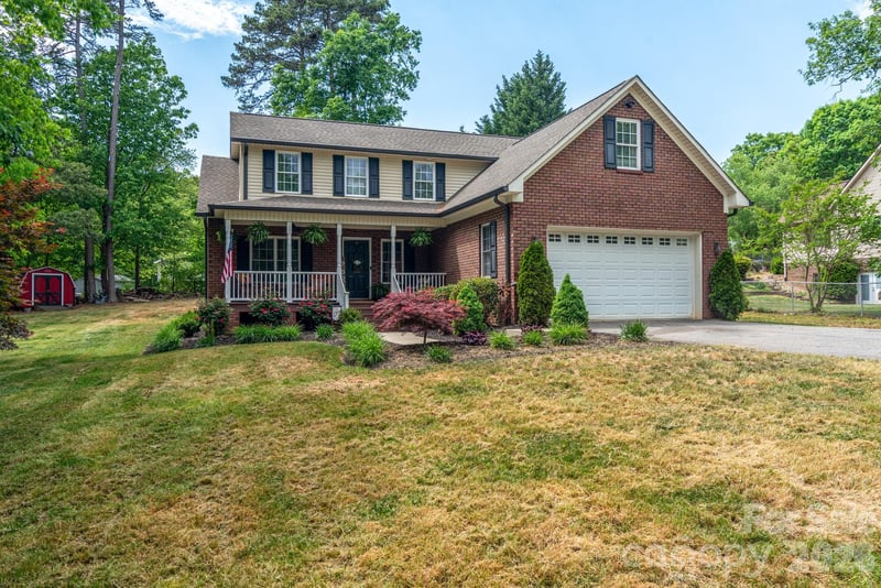1091 ROLLINGWOOD, Claremont, NC - 3 beds, 3 baths, 2,528 sqft - $389,500