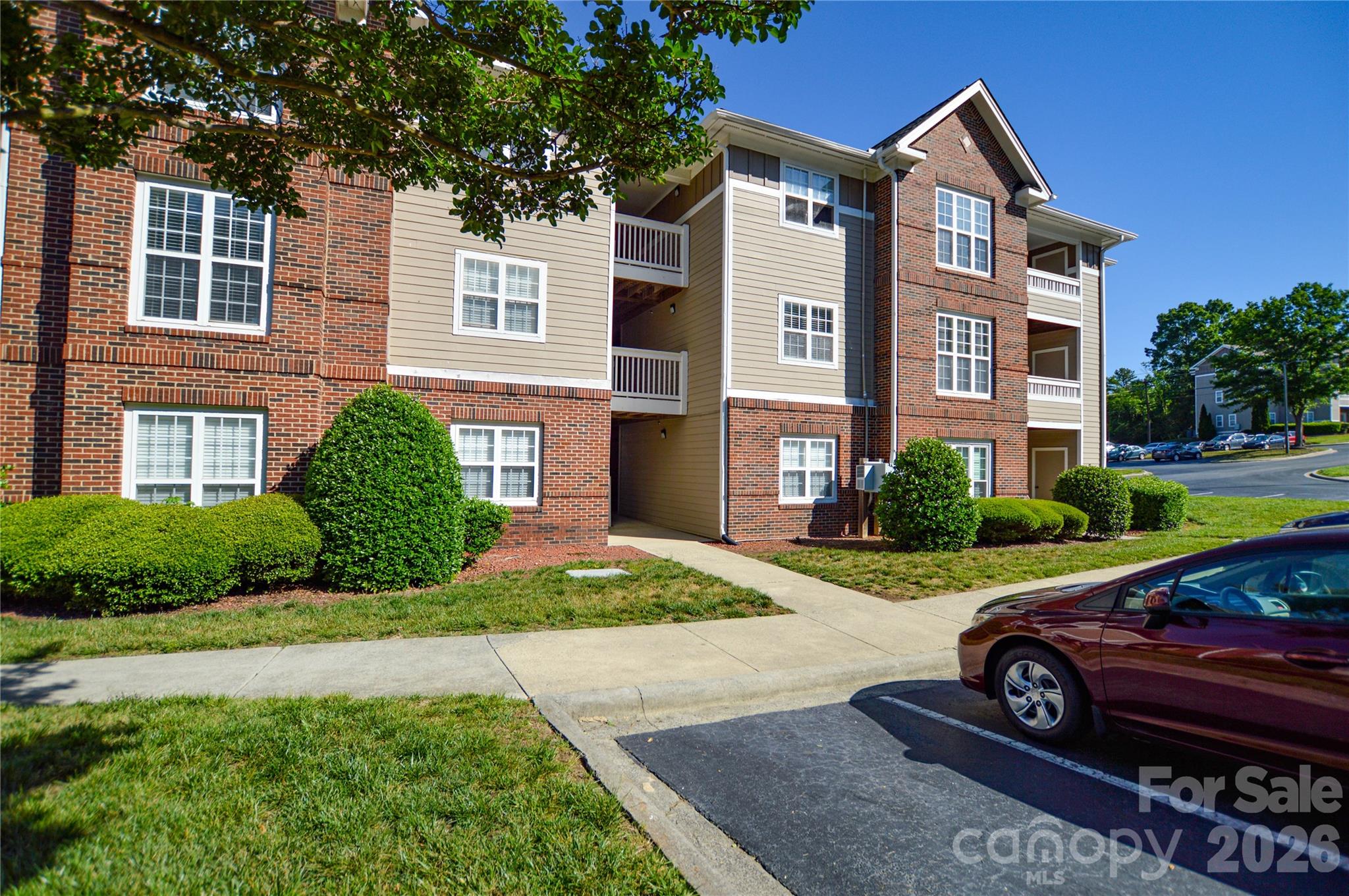 9810 Campus Walk F, Charlotte, NC — property listing photo 1