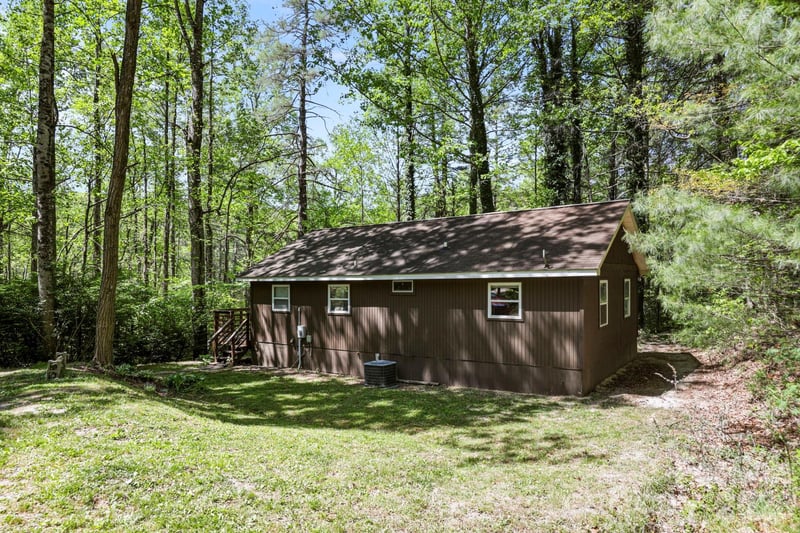 521 Lake Falls, Hendersonville, NC - 2 beds, 1 bath, 926 sqft - $320,000