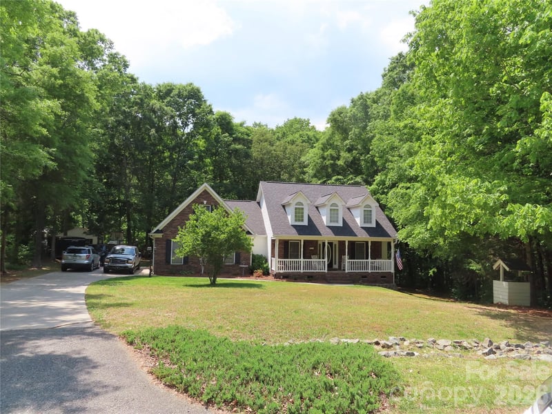 300 Tradewinds Lane, York, SC - 3 beds, 2 baths, 2,125 sqft - $480,000