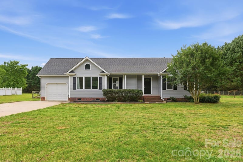 2073 Highway 557, Clover, SC - 3 beds, 2 baths, 1,243 sqft - $325,000
