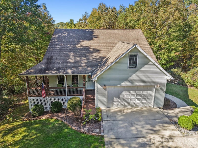 6 Wagon Trace, Flat Rock, NC - 4 beds, 5 baths, 3,815 sqft - $724,900