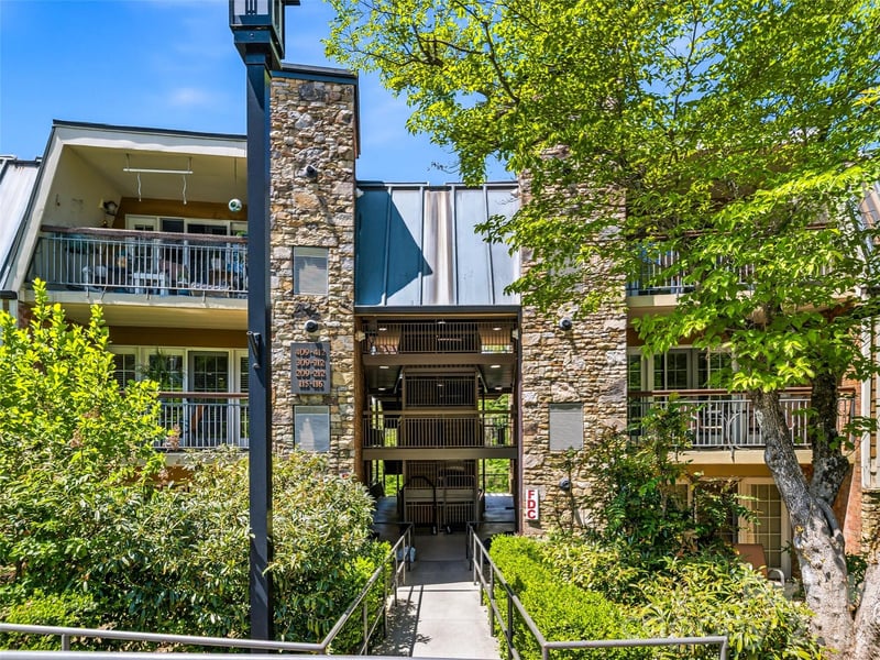 210 Bowling Park Road, Asheville, NC - 2 beds, 2 baths, 934 sqft - $299,000