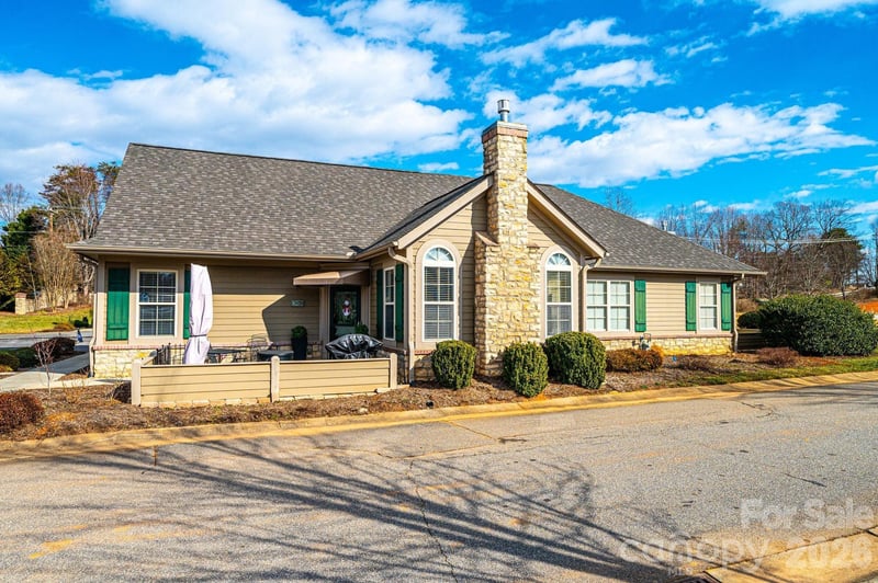 823 Wynnshire Drive C, Hickory, NC - 3 beds, 3 baths, 1,768 sqft - $418,900