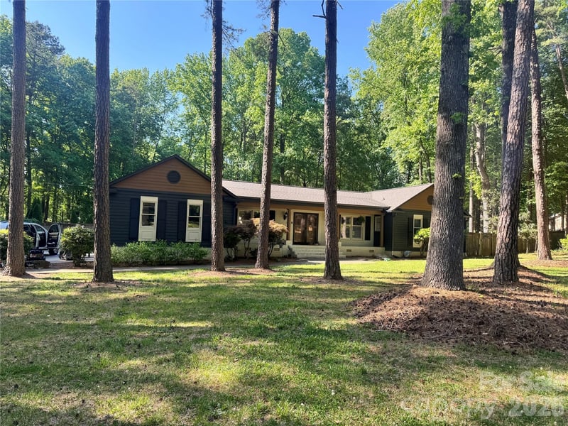 20200 Floral, Cornelius, NC - 4 beds, 3 baths, 2,861 sqft - $875,000