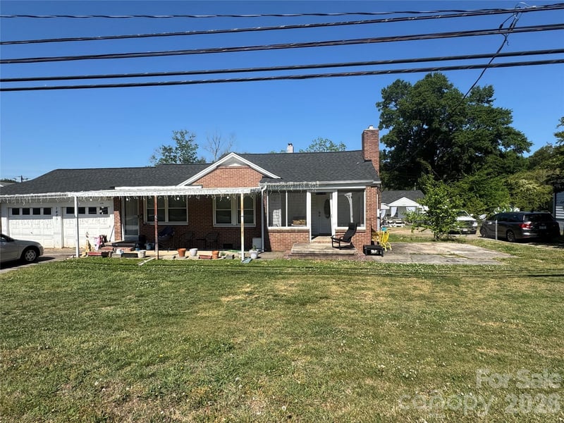 1405 Hickory Grove Road, Gastonia, NC - 5 beds, 0.5 baths, 2,793 sqft - $400,000