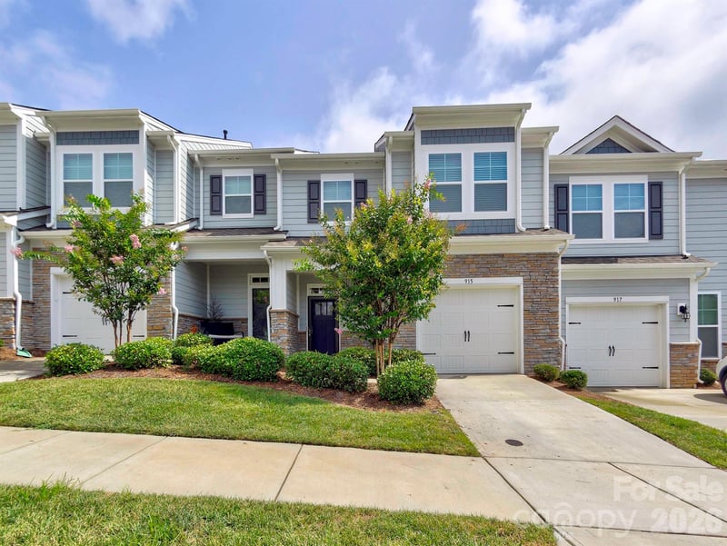 915 Emma Kate Court, Lake Wylie, SC - 3 beds, 2.5 baths, 1,753 sqft - $325,000