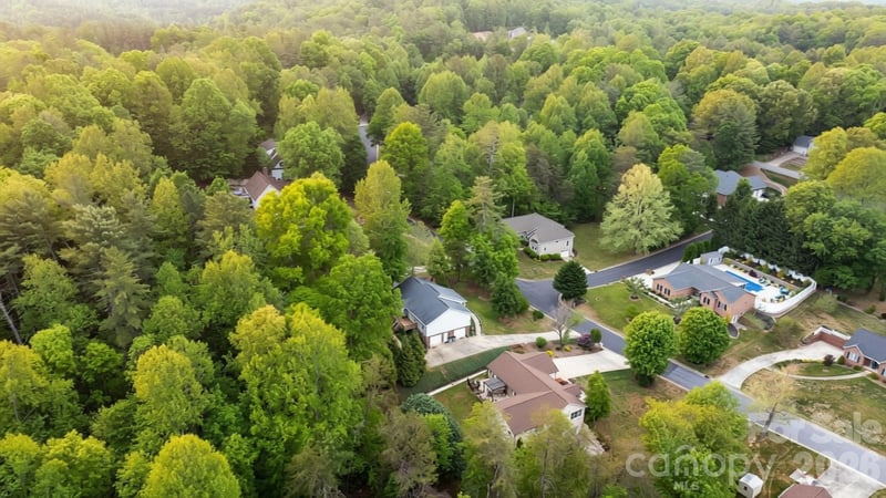 1011 Cambridge Court, Lenoir, NC - 3 beds, 2.5 baths, 1,973 sqft - $384,000