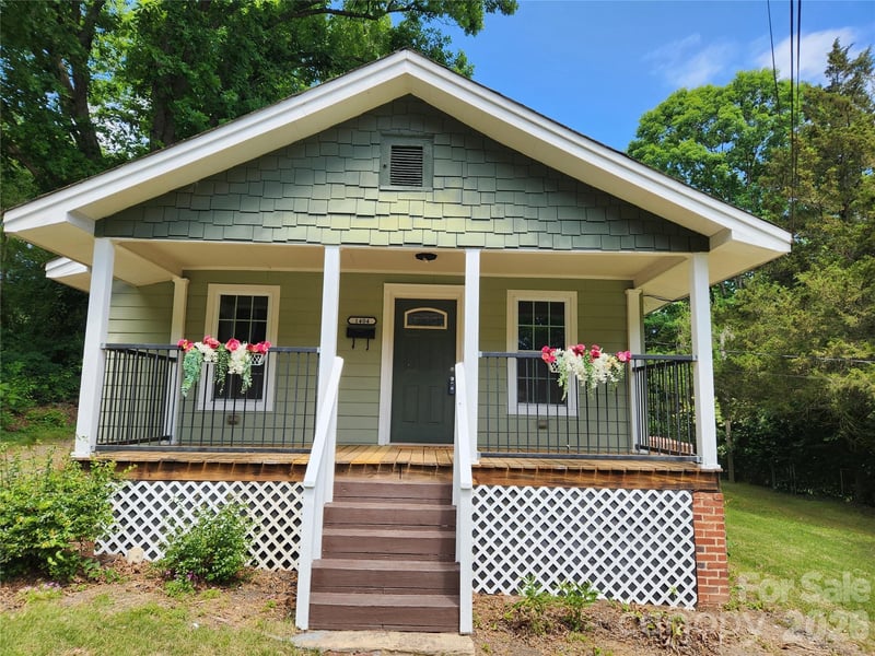 1404 W Mauney Avenue, Gastonia, NC - 2 beds, 1 bath, 900 sqft - $184,900