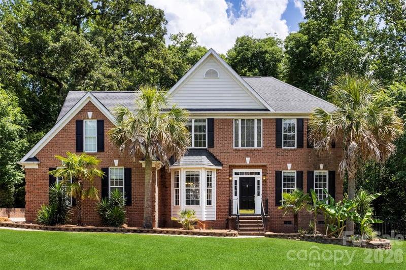 6520 Hollow Oak, Mint Hill, NC - 4 beds, 3 baths, 2,992 sqft - $725,000