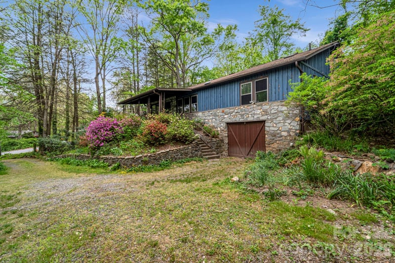 257 Pine Street, Black Mountain, NC - 4 beds, 2 baths, 1,874 sqft - $349,000