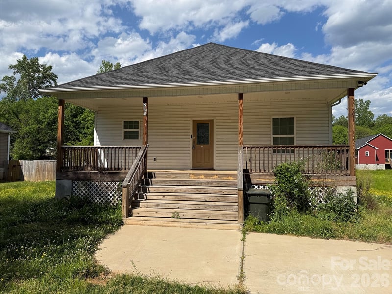 209 Sheffield Drive, York, SC - 3 beds, 2 baths, 1,682 sqft - $243,300