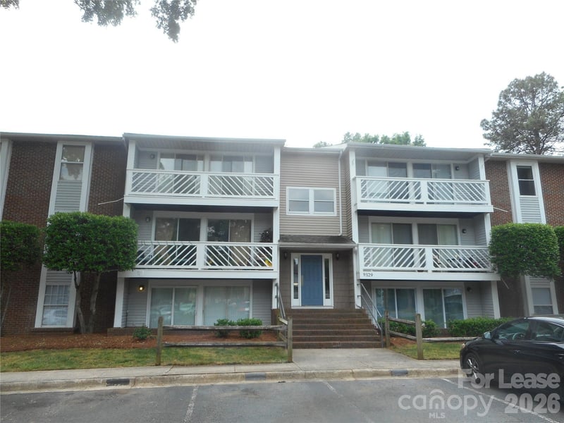 9329 Old Concord Road M, Charlotte, NC - 2 beds, 2 baths, 843 sqft - $1,295