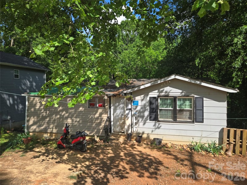413 Pinchback, Bessemer City, NC - 2 beds, 1 bath, 628 sqft - $78,000