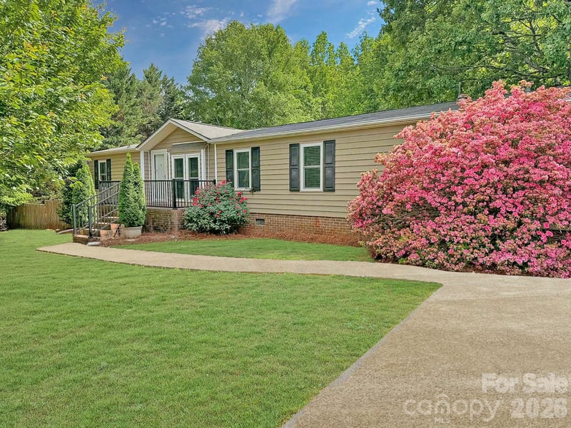 715 Dallas Spencer Mountain, Dallas, NC - 3 beds, 2 baths, 1,700 sqft - $279,900