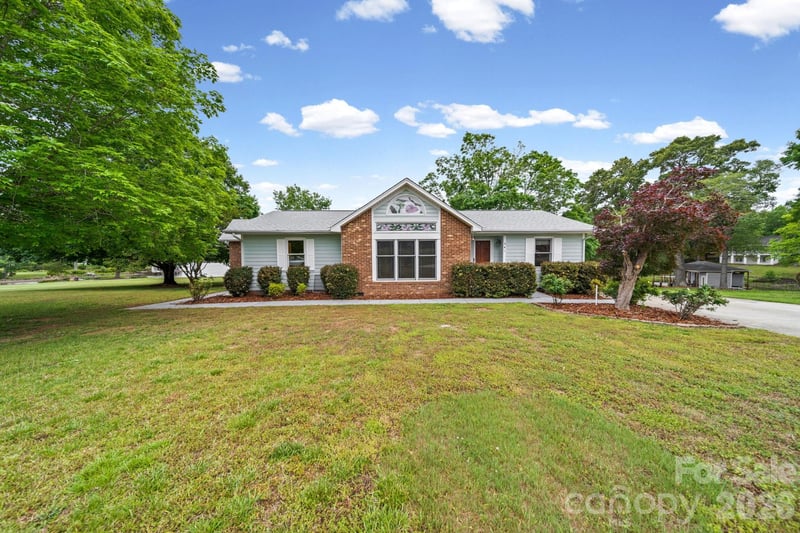 541 Harbor Road, Norwood, NC - 3 beds, 2 baths, 1,864 sqft - $915,000