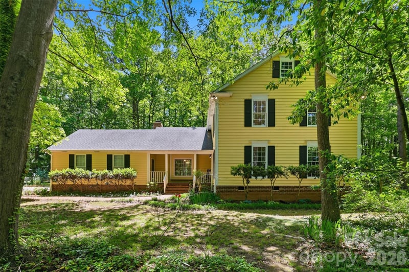 109 Fairway Drive, Fort Mill, SC - 4 beds, 3 baths, 2,670 sqft - $649,900