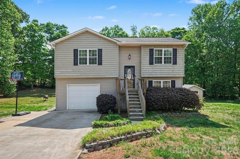 2056 Redberry Lane, Conover, NC - 3 beds, 2 baths, 1,014 sqft - $290,000