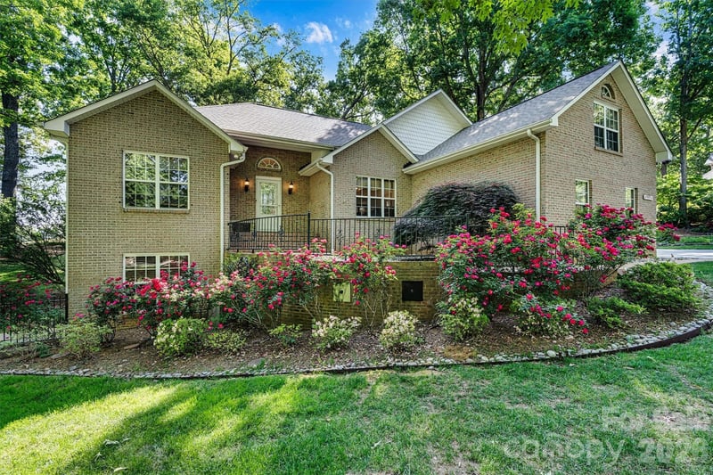 7538 Golf Course, Denver, NC - 4 beds, 3 baths, 3,152 sqft - $799,000