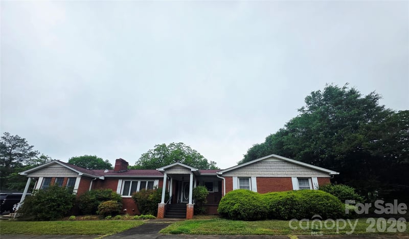 216 Country Club Road Apt 5, Shelby, NC - 5 beds, 3.5 baths, 3,377 sqft - $290,000