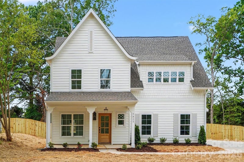 7925 Large Oak Lane, Mint Hill, NC - 4 beds, 2.5 baths, 2,633 sqft - $554,900